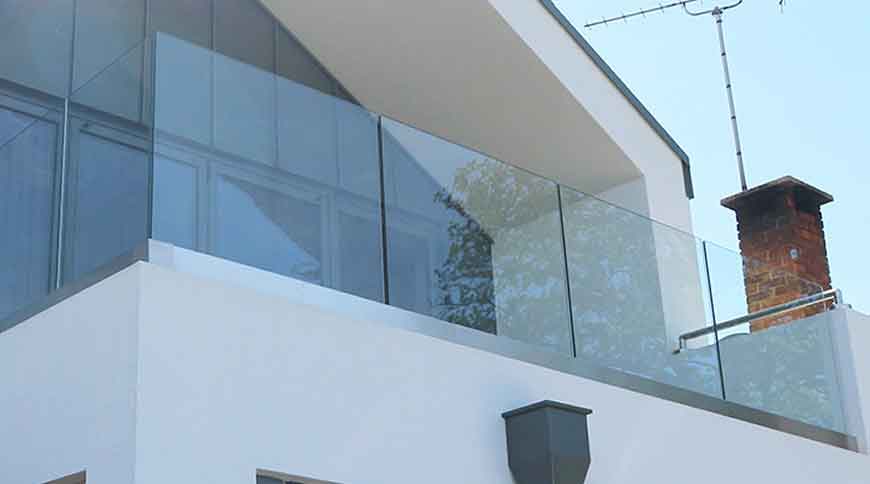 Frameless glass balustrade panel fitters Stirling 